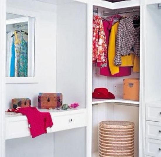 小房间衣橱设计 51c401ab65689ee63000b4f4.jpg