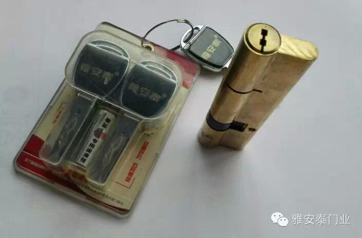 雅安泰--防锡纸开锁入室盗窃,切记将房门内部