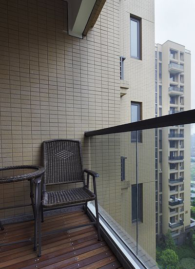 阳台50种装修图免费 51b2cca665689e9666001401.jpg