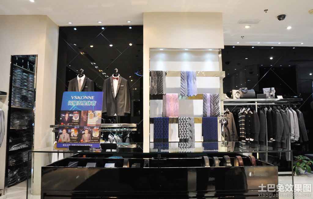 服装店装修效果图小门面 53c87baa1522da7f2b0547ff.jpg