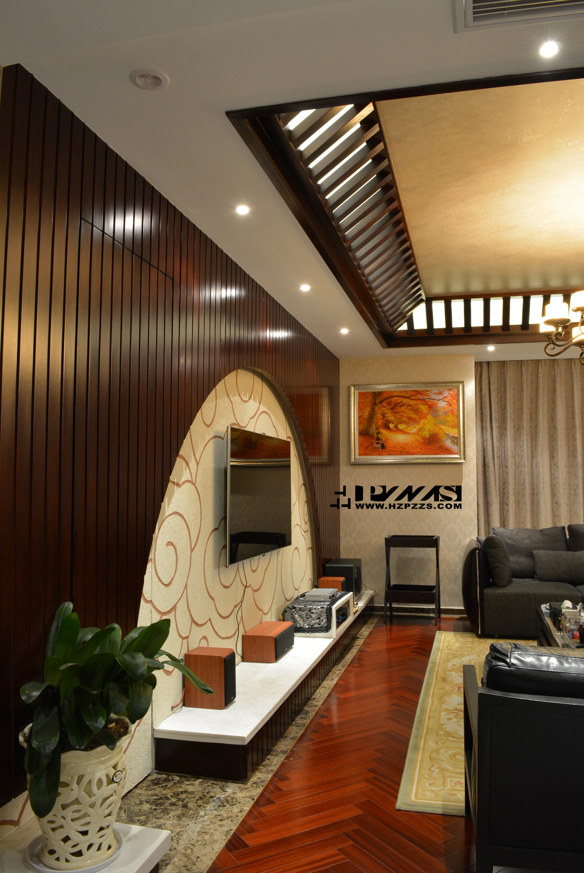 新中式风格客厅半圆形电视背景墙装修效果图